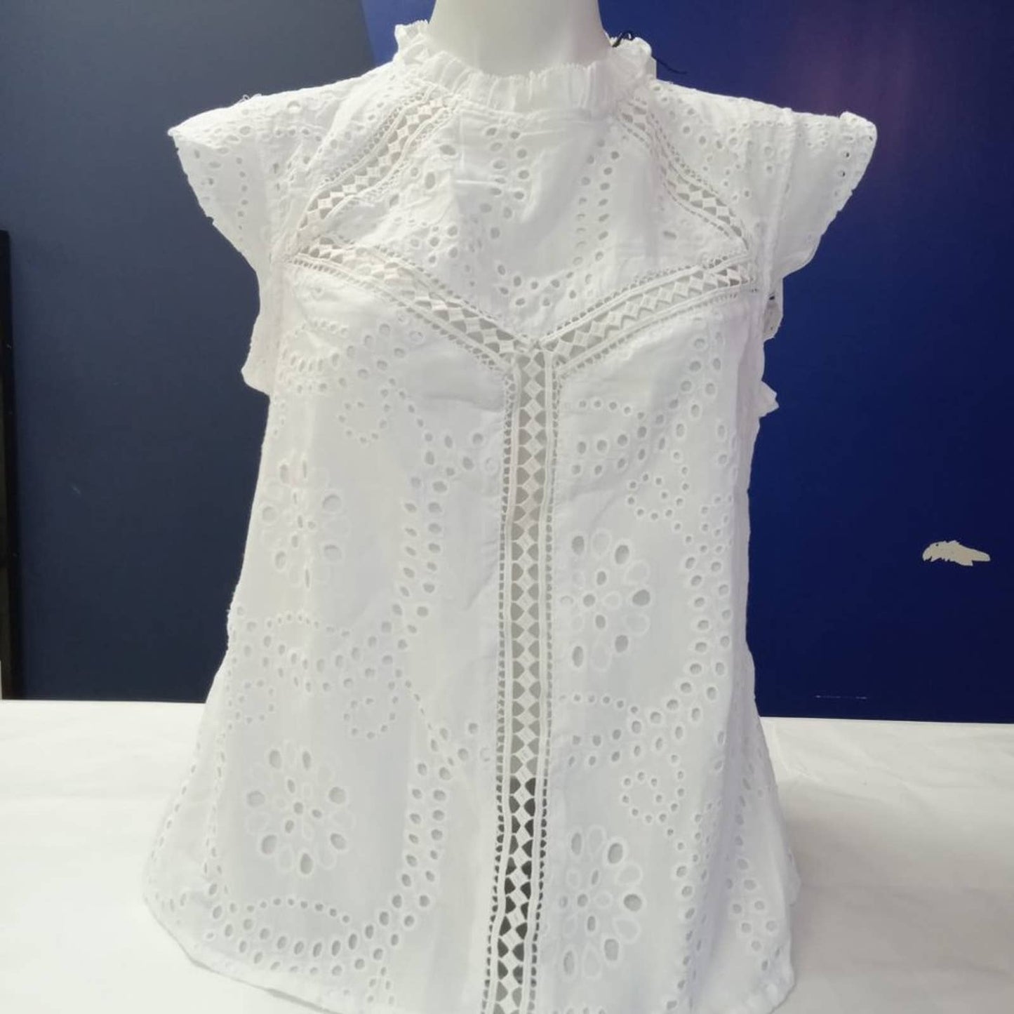 SANCTUARY WHITE GEO TRIM EYELET BLOUSE NWOT