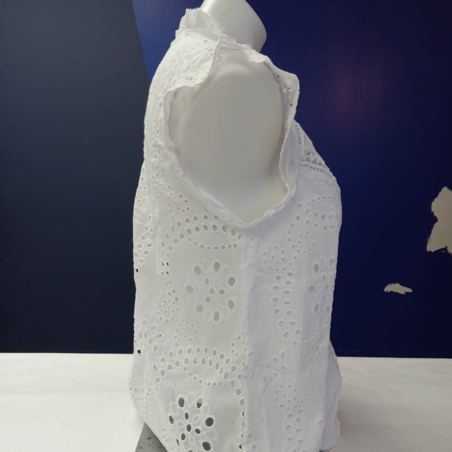 SANCTUARY WHITE GEO TRIM EYELET BLOUSE NWOT