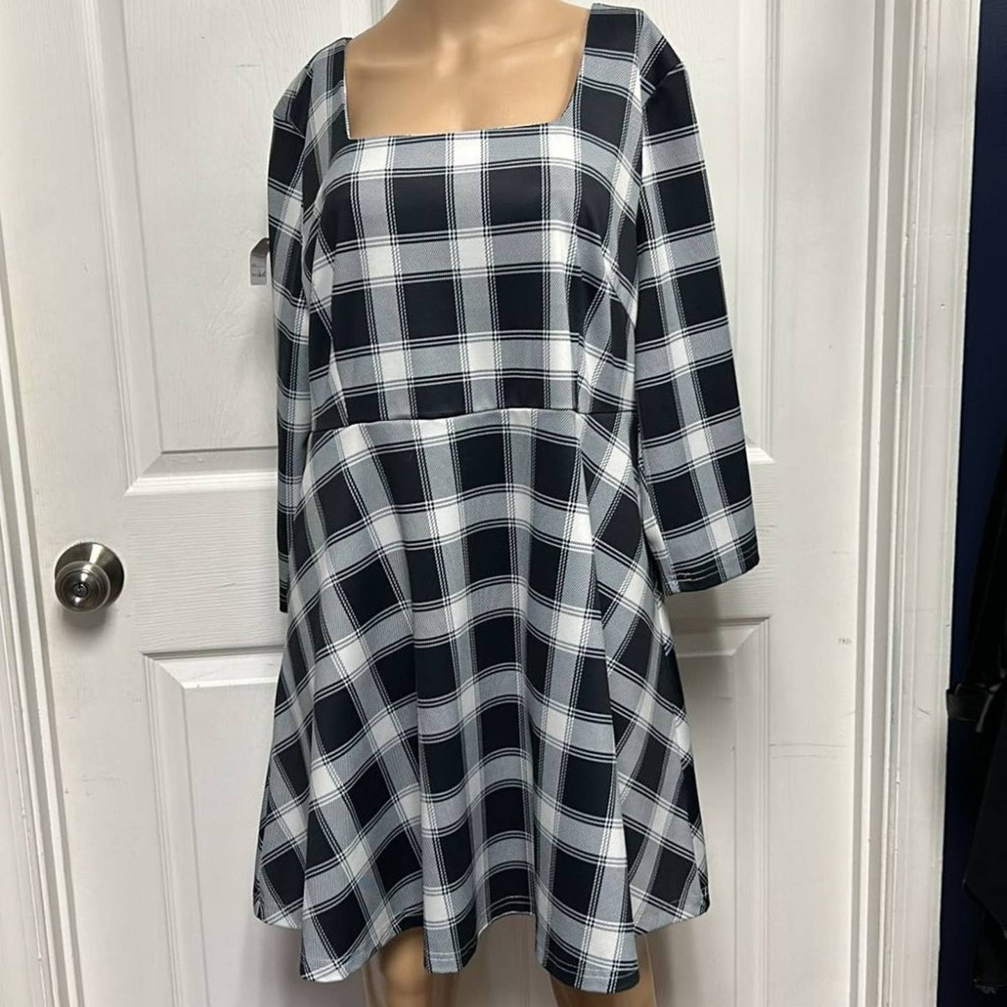 BEAUTIFUL PLAID DRESS