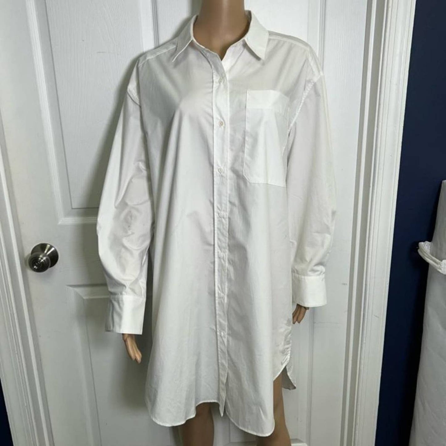 CLASSIC COLLARED DRESS SHIRT